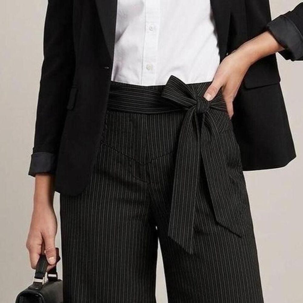Vintage y2k SpaceGirls Women's Black & Gray Capri Slacks